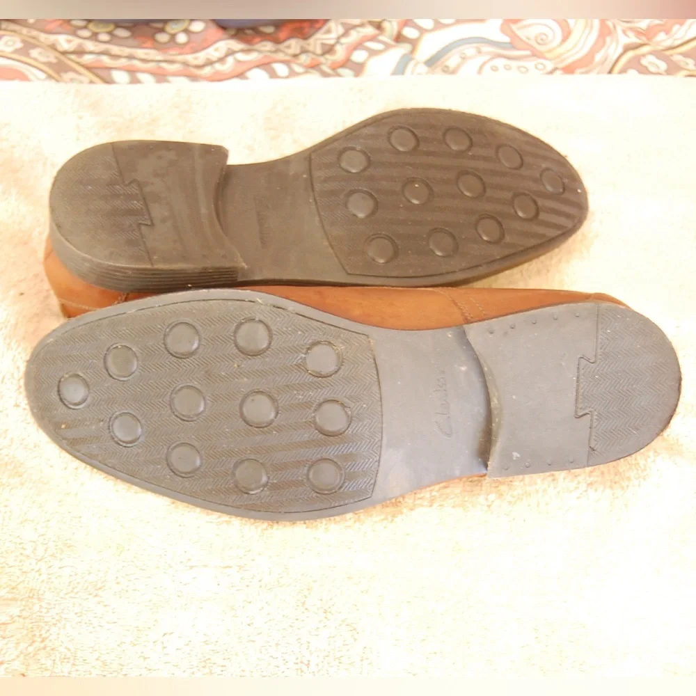 Clarks Men's Light Brown Leather Slip-Ons